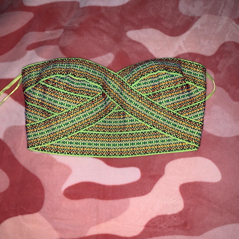 Embroidered strapless padded top